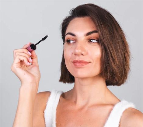 DIY Lash Extension? The Best Eyelash Extension Glue for Self Application
